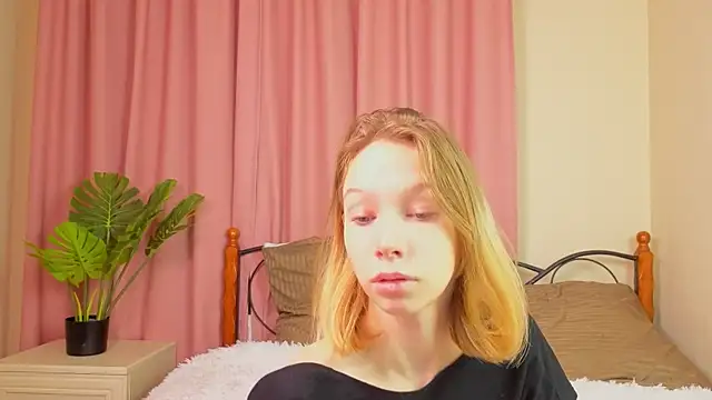 LilyVoise online show from October 2025 11:28:01 AM