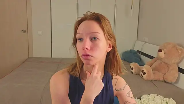 LilyVoise online show from November 2025 12:04:02 PM