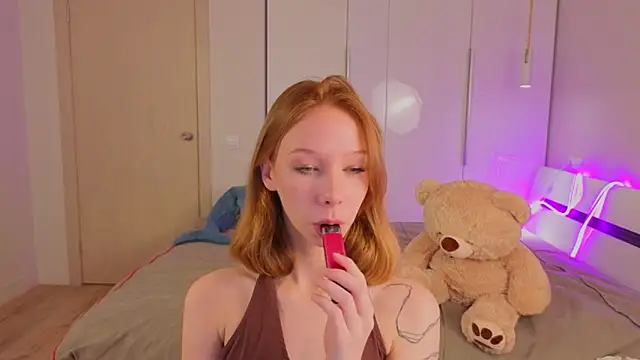 LilyVoise online show from November 2025 11:43:02 AM