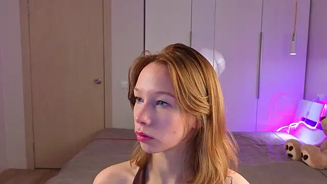 LilyVoise online show from November 2025 11:43:01 AM