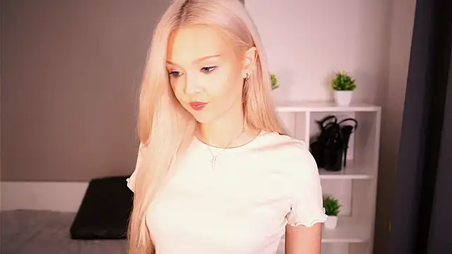 KaryTasch online show from October 2025 07:47:02 PM