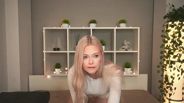 KaryTasch online show from October 2025 10:01:01 PM