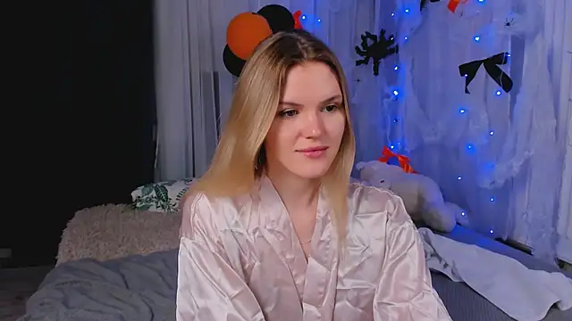 -KittyMoore online show from November 2025 09:17:02 PM