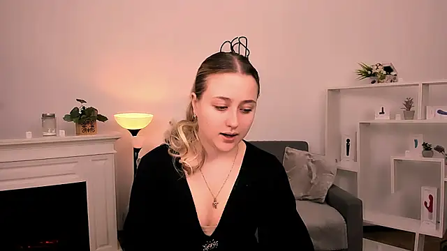 Snapshot of Lulu___Moon chatting on April 2026 09:04:02 PM Lulu Moon online show from April 2026 09:04:02 PM