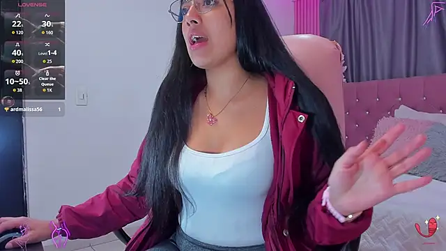 Snapshot of Briseida-White chatting on November 2025 12:18:01 PM Briseida-White online show from November 2025 12:18:01 PM