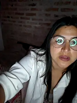 morenalatinaa online show from December 2025 02:52:02 AM