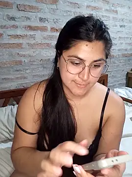Snapshot of morenalatinaa chatting on May 2026 05:01:02 AM morenalatinaa online show from May 2026 05:01:02 AM