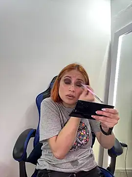 Snapshot of Adeline_1 chatting on November 2025 09:25:02 PM Adeline 1 online show from November 2025 09:25:02 PM