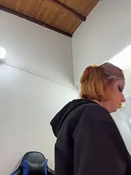 Snapshot of Adeline_1 chatting on December 2025 01:33:02 AM Adeline 1 online show from December 2025 01:33:02 AM