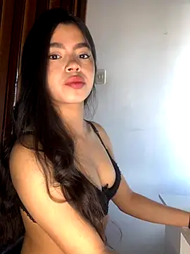 LunaMoore Pink online show from October 2025 01:23:01 PM