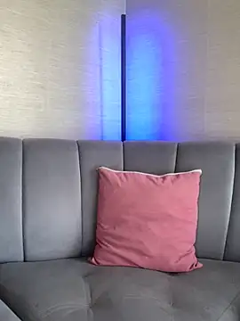 LunaMoore Pink online show from November 2025 12:49:02 PM