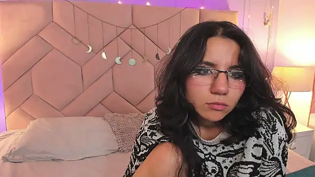 HollyPeach online show from November 2025 08:36:02 AM