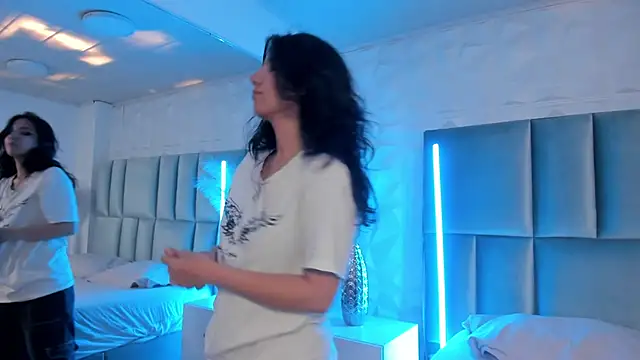 HollyPeach online show from February 2026 07:42:02 PM