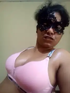 Expose Queen online show from March 2026 05:43:01 AM