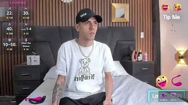 DerryAndIzzy online show from November 2025 04:50:02 AM