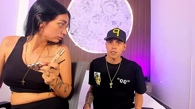 Snapshot of DerryAndIzzy chatting on March 2026 10:44:01 PM DerryAndIzzy online show from March 2026 10:44:01 PM