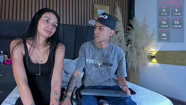 Snapshot of DerryAndIzzy chatting on April 2026 05:07:02 AM DerryAndIzzy online show from April 2026 05:07:02 AM