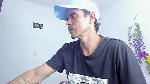 Sofi And Santy online show from December 2025 01:24:01 AM