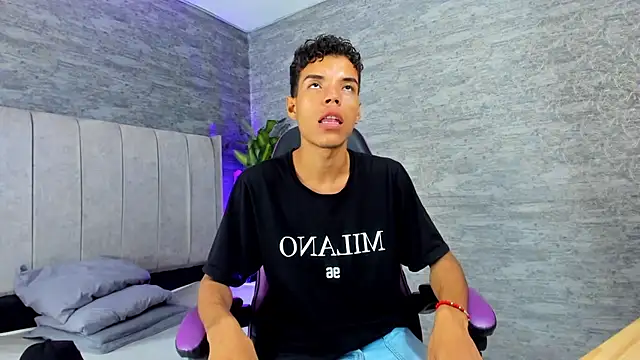 jhojan foxxx  online show from November 2025 08:31:01 PM