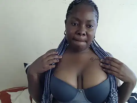 Snapshot of Yolaqueen04 chatting on October 2025 05:52:01 AM Yolaqueen04 online show from October 2025 05:52:01 AM
