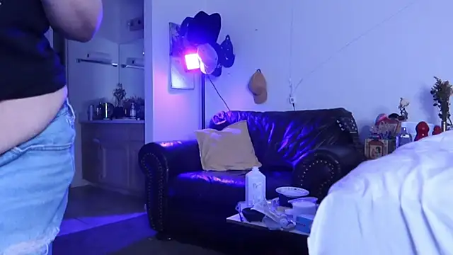 Snapshot of BellaBlueBBW chatting on February 2025 09:13:02 AM BellaBlueBBW online show from February 2025 09:13:02 AM