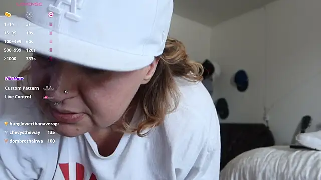 Snapshot of BellaBlueBBW chatting on February 2025 06:15:02 PM BellaBlueBBW online show from February 2025 06:15:02 PM