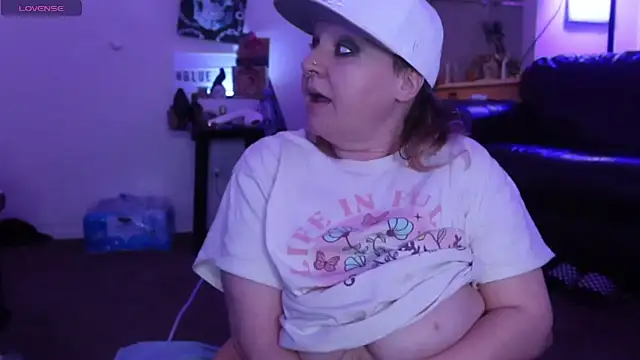 Snapshot of BellaBlueBBW chatting on March 2025 01:42:02 AM BellaBlueBBW online show from March 2025 01:42:02 AM