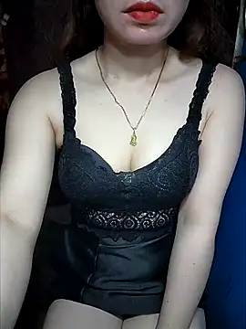 Snapshot of LeanaLy chatting on November 2025 12:25:01 PM LeanaLy online show from November 2025 12:25:01 PM