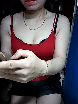 Snapshot of LeanaLy chatting on November 2025 07:29:02 AM LeanaLy online show from November 2025 07:29:02 AM