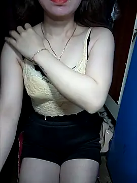 Snapshot of LeanaLy chatting on November 2025 01:49:01 AM LeanaLy online show from November 2025 01:49:01 AM