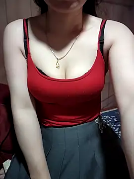 Snapshot of LeanaLy chatting on November 2025 12:38:02 AM LeanaLy online show from November 2025 12:38:02 AM