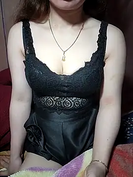 Snapshot of LeanaLy chatting on November 2025 02:00:02 AM LeanaLy online show from November 2025 02:00:02 AM