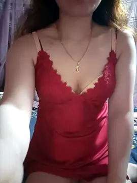 Snapshot of LeanaLy chatting on December 2025 01:42:01 PM LeanaLy online show from December 2025 01:42:01 PM