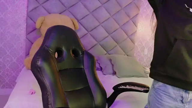 CARO ADAMS1 online show from November 2025 11:31:01 AM