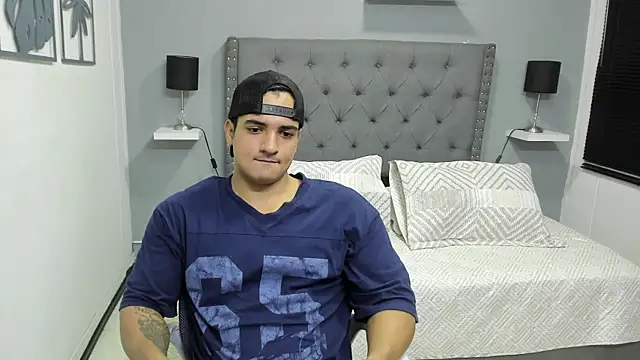 violeta and maxx online show from December 2025 12:37:02 AM