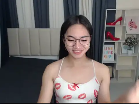 PetiteAsianMarian online show from October 2025 05:46:01 PM