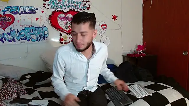 Snapshot of picante70_ chatting on December 2025 12:11:02 PM picante70 online show from December 2025 12:11:02 PM