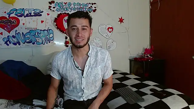 Snapshot of picante70_ chatting on December 2025 10:44:02 AM picante70 online show from December 2025 10:44:02 AM