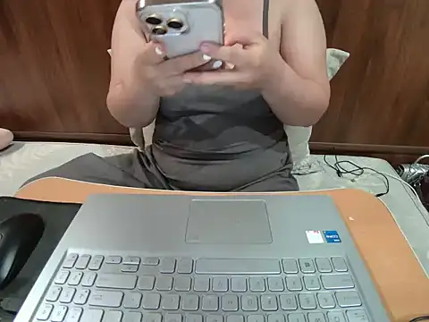 Hanna Mina online show from December 2025 02:42:01 AM