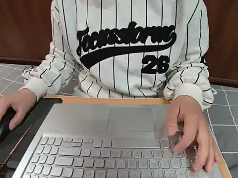 Hanna Mina online show from December 2025 05:02:01 AM