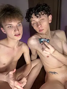 Snapshot of TwinksNextDoor chatting on February 2026 06:42:01 PM TwinksNextDoor online show from February 2026 06:42:01 PM