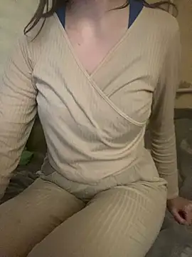 Snapshot of KittieCreme chatting on March 2026 10:07:02 AM KittieCreme online show from March 2026 10:07:02 AM