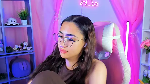 Snapshot of RebeckaThornton chatting on October 2025 04:24:02 PM RebeckaThornton online show from October 2025 04:24:02 PM