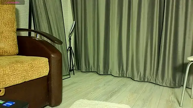 MissPompadure online show from December 2025 06:37:02 PM