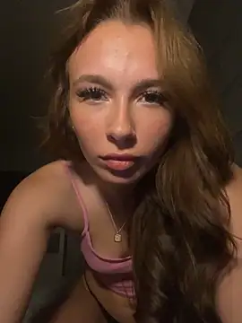 Snapshot of PoppyBabeMae chatting on November 2025 10:56:02 PM PoppyBabeMae online show from November 2025 10:56:02 PM