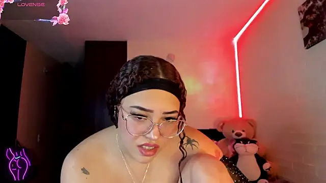 Snapshot of Lizz_martins chatting on October 2025 02:14:02 AM Lizz martins online show from October 2025 02:14:02 AM