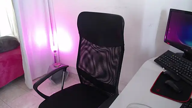 Snapshot of KingSuccubus chatting on October 2025 07:25:02 PM KingSuccubus online show from October 2025 07:25:02 PM