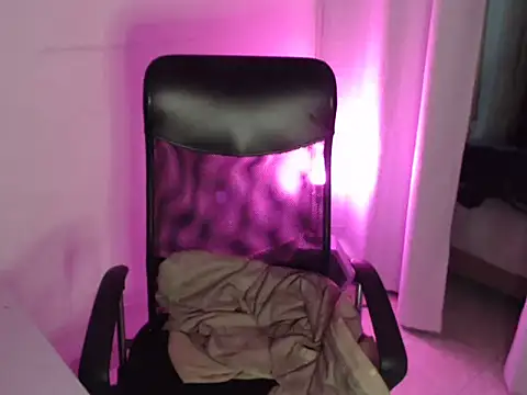 Snapshot of KingSuccubus chatting on October 2025 10:56:02 PM KingSuccubus online show from October 2025 10:56:02 PM