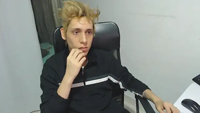 Snapshot of KingSuccubus chatting on October 2025 03:47:02 AM KingSuccubus online show from October 2025 03:47:02 AM