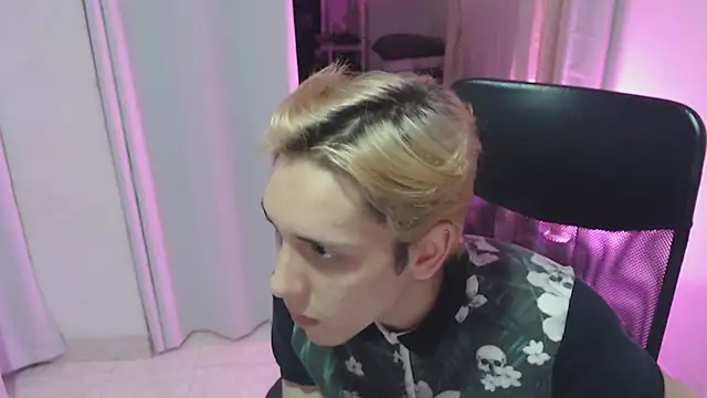 Snapshot of KingSuccubus chatting on November 2025 04:45:02 AM KingSuccubus online show from November 2025 04:45:02 AM